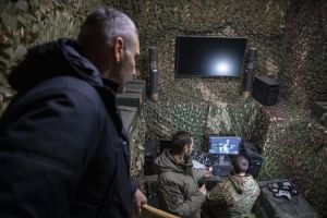 Віталій Кличко передав від громади столиці на фронт іще понад 10 000 БпЛА різних типів і 20 наземних роботизованих комплексів