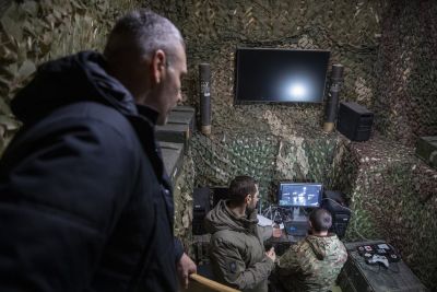 Віталій Кличко передав від громади столиці на фронт іще понад 10 000 БпЛА різних типів і 20 наземних роботизованих комплексів