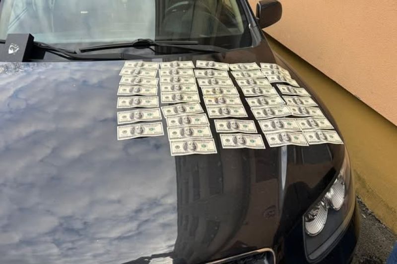 У Тернополі поліцейські затримали чоловіка, який вимагав гроші за допомогу з мобілізацією