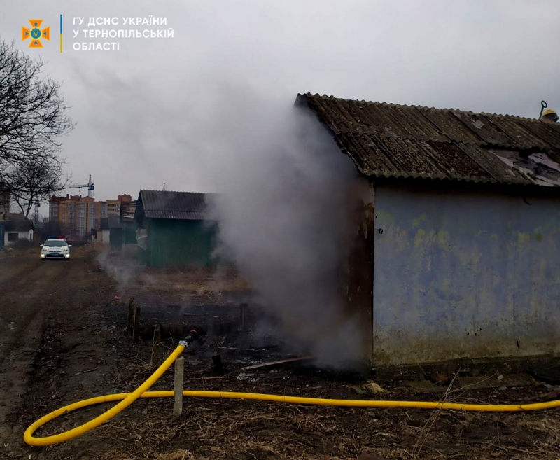 У Тернополі горів дачний будинок