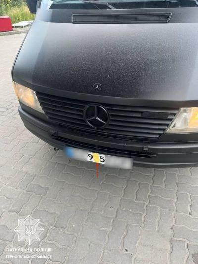 У Тернополі оштрафували водія, який навмисно приховав символ номерного знака