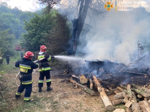 На Тернопільщині вщент згоріла господарська будівля