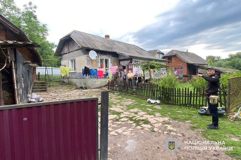 На Тернопільщині чоловік до смерті побив дружину: йому слідчі поліції оголосили про підозру та взяли під варту