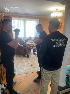 Екскерівника Держгеокадастру та землевпорядника судитимуть через незаконне відчуження 9 га землі