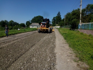 На Лановеччині триває ремонт дороги місцевого значення (фото)