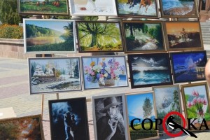 «Мистецтво лікує»: у центрі Тернополя відбувається аукціон картин для допомоги бійцям АТО (фото)