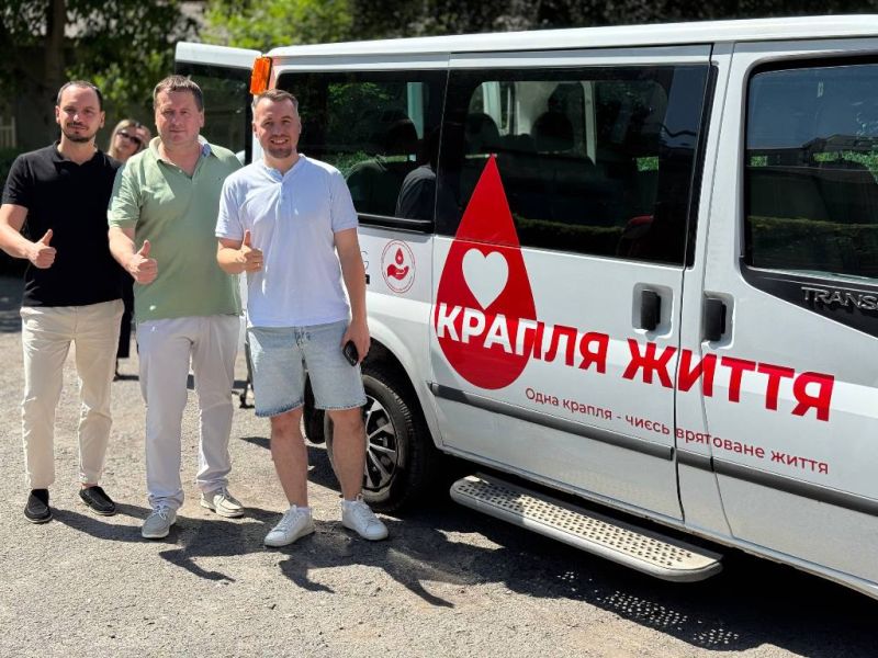 Тернопільський центр крові отримав сучасний автомобіль для виїзних донацій (фото)