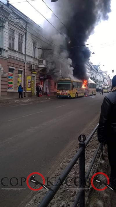 Палкий проїзд: у центрі Тернополя горів тролейбус