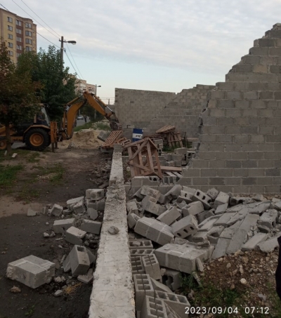 У Тернополі частково демонтували самовільно встановлену споруду