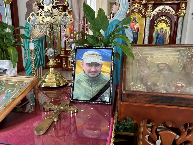 У Великоберезовицькій громаді попрощалися з 29-річним Героєм Романом Шугитою