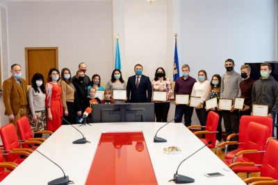 На Тернопільщині 11 дітей-сиріт отримали сертифікати на житло