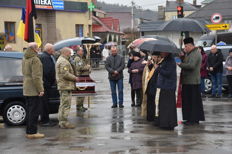 У громаді Тернопільщини зустріли полеглого воїна Василя Швалюка
