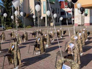 «Поверніться живими, герої»: у Підволочиську вшанували зниклих безвісти та підтримали їхні родини