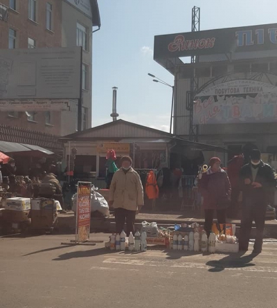 У Тернополі продукти купити можна просто на пішохідному переході (фотофакт)