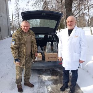 Лікарня на Тернопільщині передала чергову допомогу українським воїнам