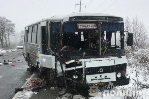 Смертельна ДТП неподалік Тернополя: жінка вилетіла через переднє скло і потрапила під переднє колесо автобуса