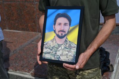 Лановецька громада попрощалася з 27-річним Героєм Віталієм Плахотним, який загинув на Сумщині