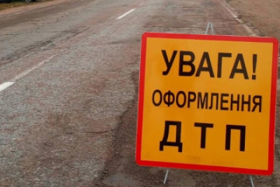 ДТП на Тернопільщині: під колеса автівки потрапила 36-річна скутеристка