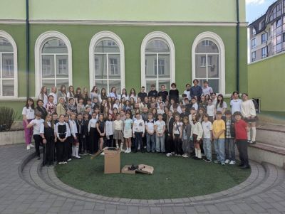 Тернопільські школярі придбали для військових два дрони