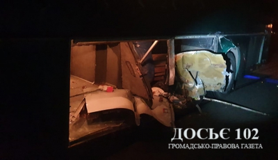 Смертельна ДТП на Тернопільщині: легковий автомобіль врізався в автобус з дітьми та їх батьками
