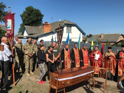 На Тернопільщині провели в останню дорогу воїна Івана Пастернака