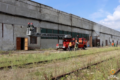 У Тернополі на території ВАТ «Текстерно» горіло складське приміщення з деревиною