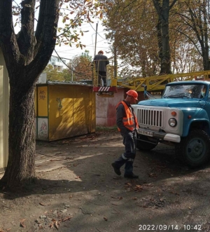 У Тернополі демонтують три тимчасових споруди, які розміщені на проспекті Злуки