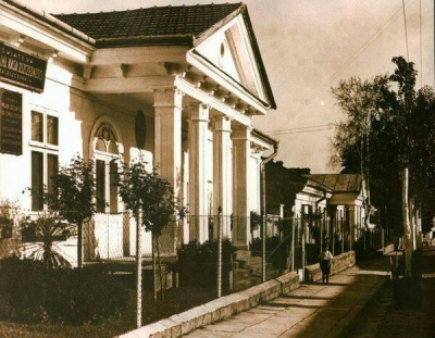 Фото з минулого століття: показали, як колись виглядав банк на Тернопільщині