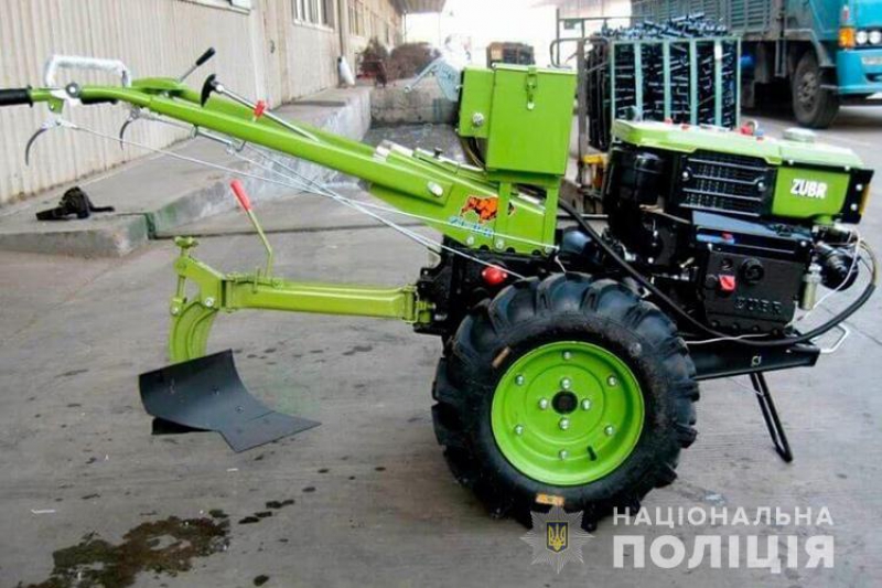 На Тернопільщині чоловіка задавив мотоблок