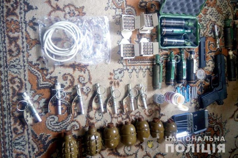 У дачному будинку збаражчанина виявили  цілий арсенал вибухонебезпечних предметів