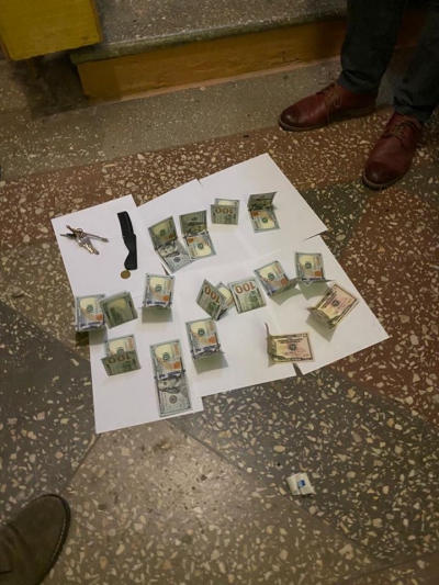 На хабарі затримали посадовця однієї із РДА на Тернопільщині