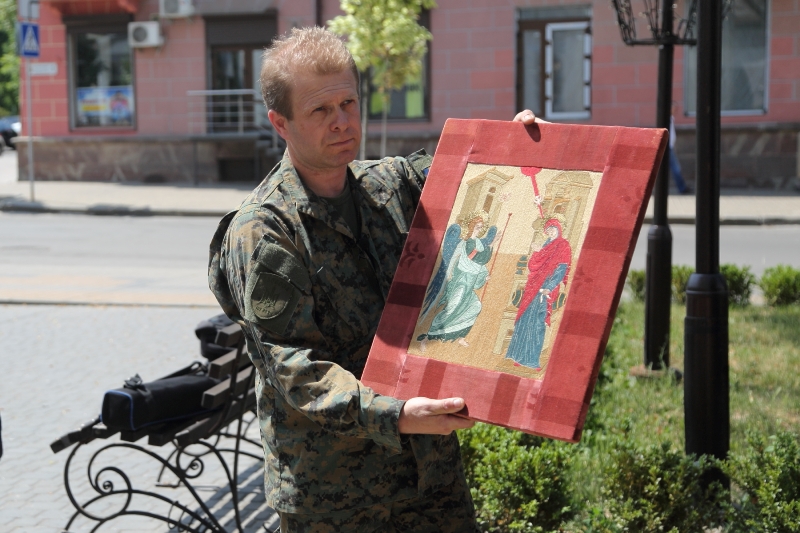 У тернопільський Архикатедральний собор передали ікони, врятовані воїнами у Лисичанську (фоторепортаж)