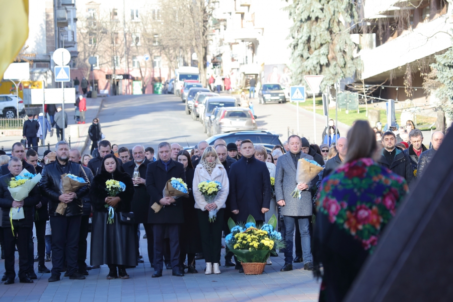 Молитвою та квітами у Тернополі відзначили День Гідності та Свободи (фоторепортаж)