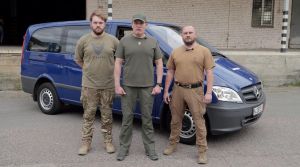 «Українська команда» передала мікроавтобус 428 полку безпілотних систем «Тінь»
