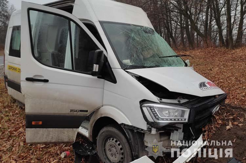 На Тернопільщині автомобіль дорожників в&#039;їхав у вантажівку