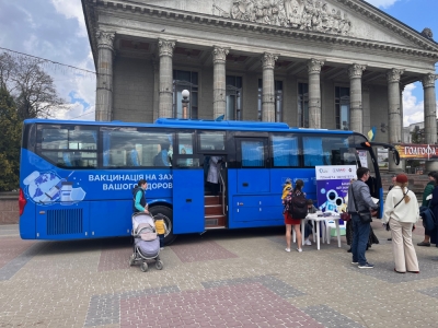 Завдяки роботі вакцинального автобуса понад 60 тернополян отримали різні види щеплень