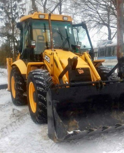 Тернопільське підприємство купило екскаватора для прибирання своєї території