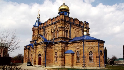 На Тернопільщині золотіє храм, який легко сплутати з палацом