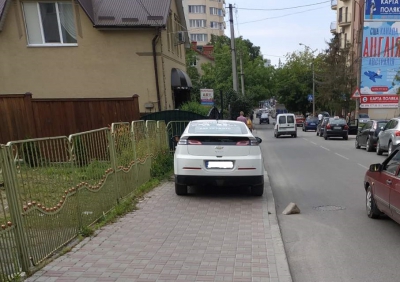 Тернопільські водії паркуються де заманеться