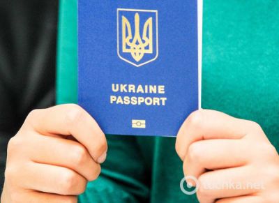 Літній ажіотаж: на Тернопільщині різко зросла кількість оформлених паспортів