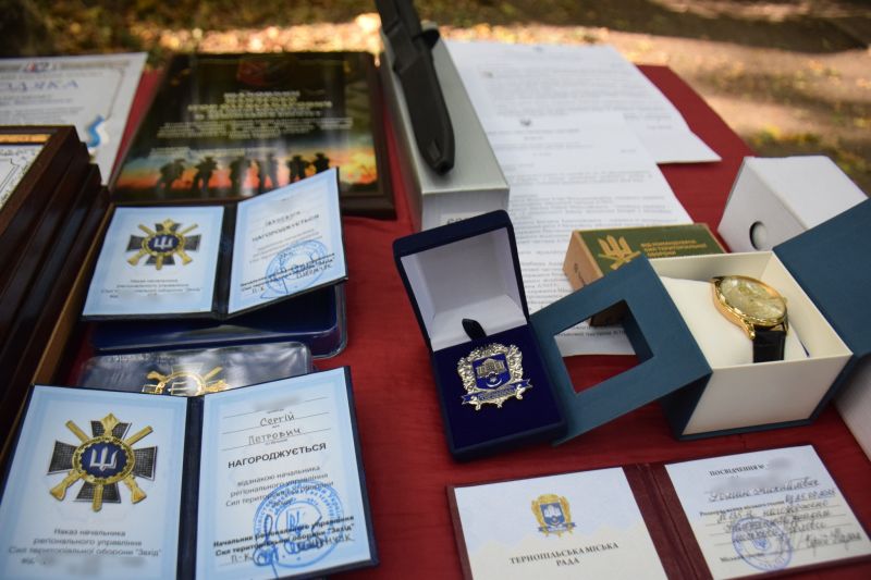З нагоди Дня територіальної оборони України військовослужбовці підрозділів 105 бригади отримали відзнаки