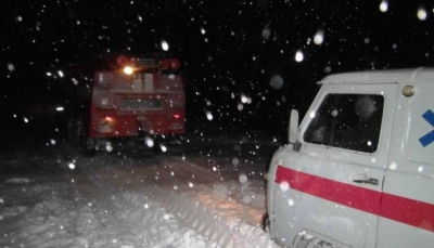 У снігову пастку на Тернопільщині потрапили два автомобілі швидкої допомоги