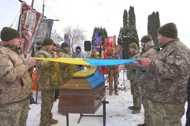 На Тернопільщині поховали воїна Володимира Сороколіта
