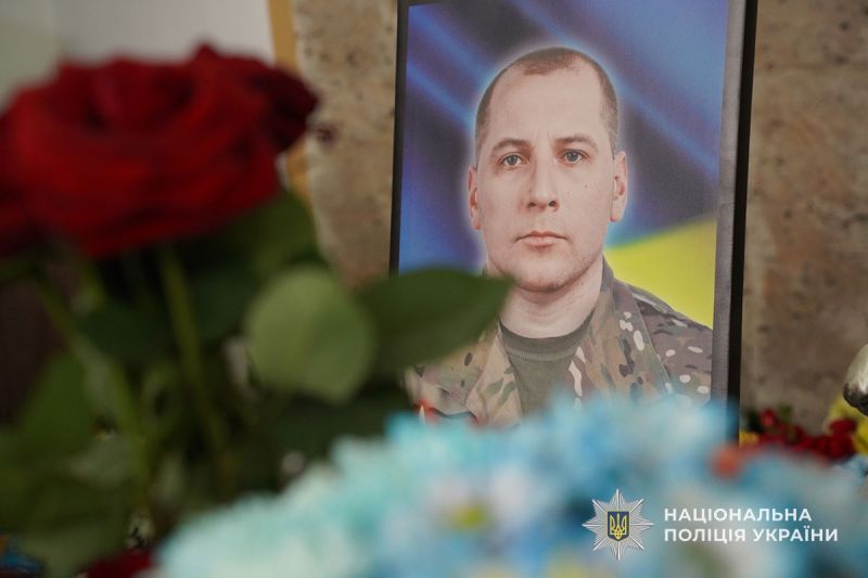 На Тернопільщині попрощалися із загиблим на фронті поліцейським Олександром Вінічуком