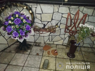 На Тернопільщині пошкодили меморіал героям Небесної сотні