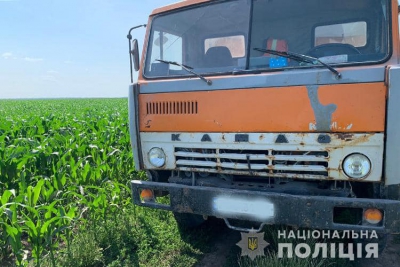 На Тернопільщині водій КАМАЗу наїхав на чоловіка, який лежав на дорозі