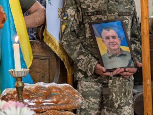 Віддав життя за Україну: Підволочиська громада попрощалася з Анатолієм Голіятом