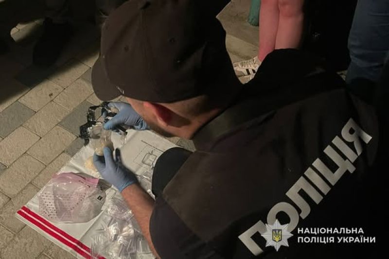 200 закладок на добу: у Тернополі працівники поліції затримали "закладчика"