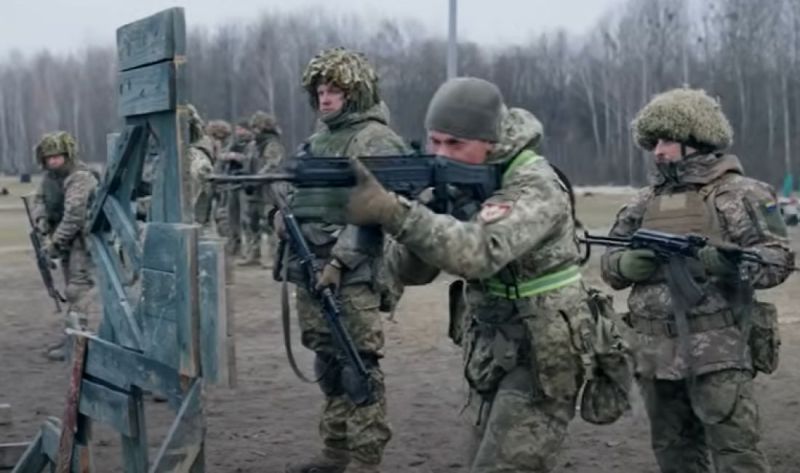 Шлях від новобранця до воїна: показали, як проходить бойова підготовка українських військових (відео)