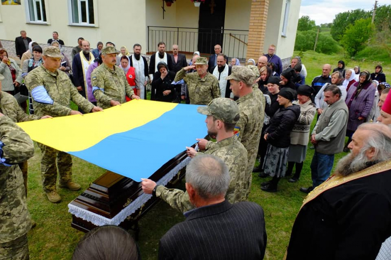 На Шумщині попрощалися з 30-річним Олександром Грицюком, який загинув у боях за Україну